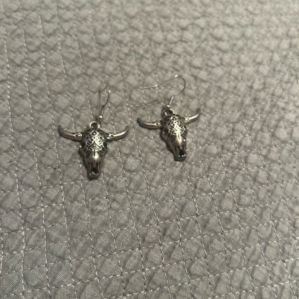SHEIN Metallic Bull Skull Earrings